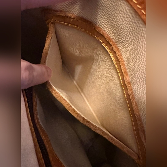 LOUIS VUITTON Bucket PM Monogram Canvas Shoulder Bag - Picture 11 of 14